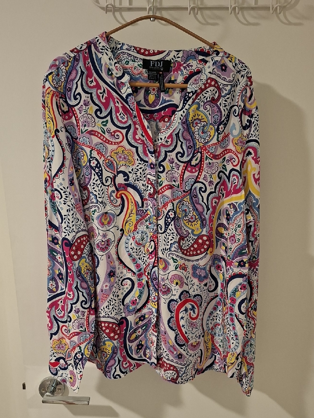 FDJ Vibrant Rainbow Paisley Viscose V-neck Blouse w/ Roll-tab Sleeves (US 14)